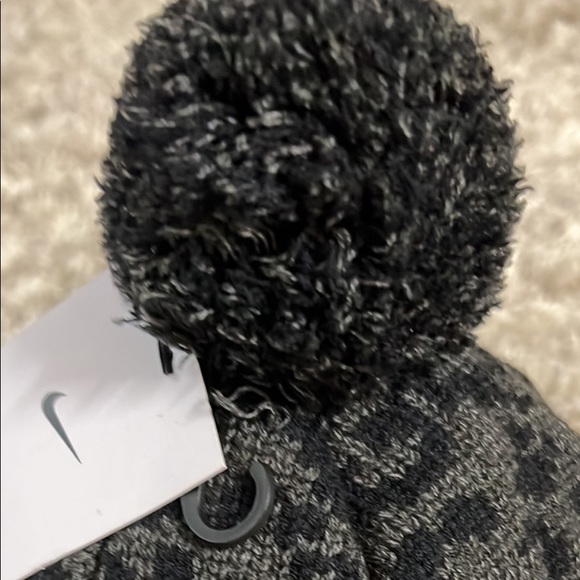 Nike Women’s Leopard Beanie - New - Picture 2 of 4